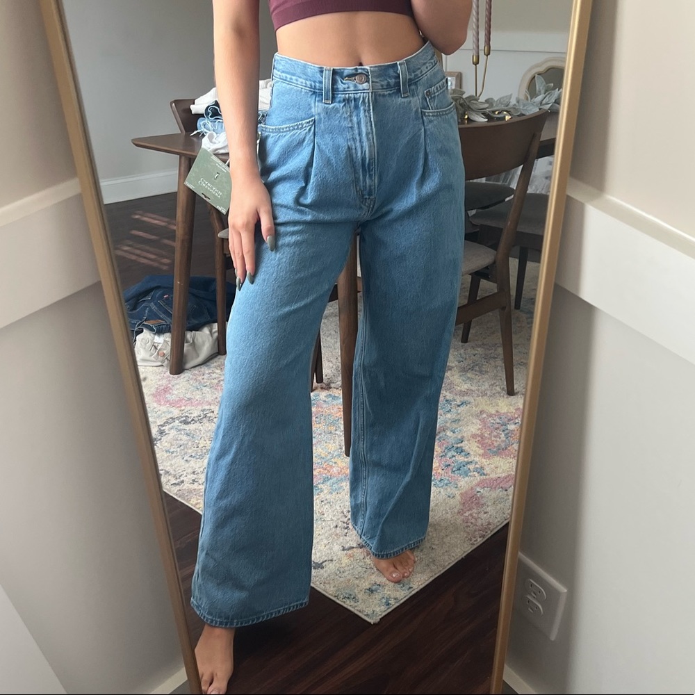 Levi’s High Wasted Loose Jeans